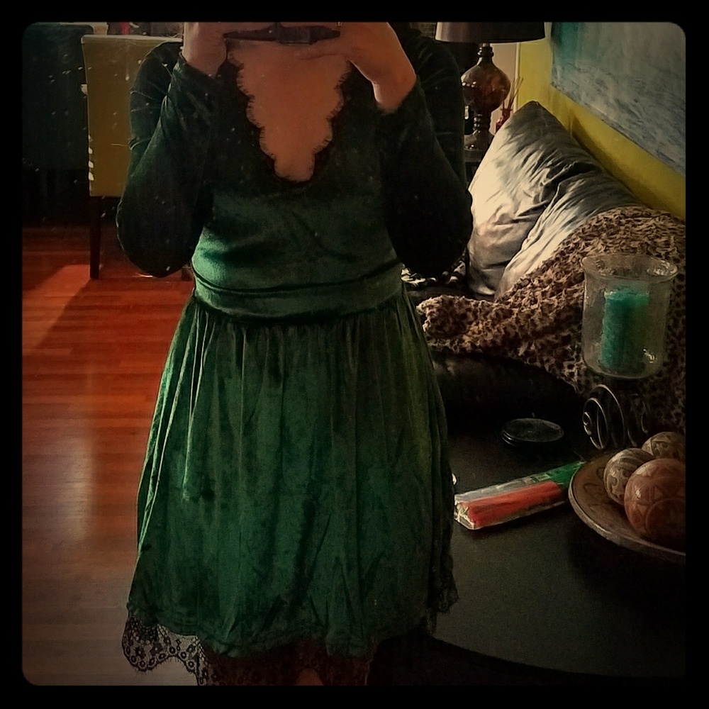 Green long sleeve dress